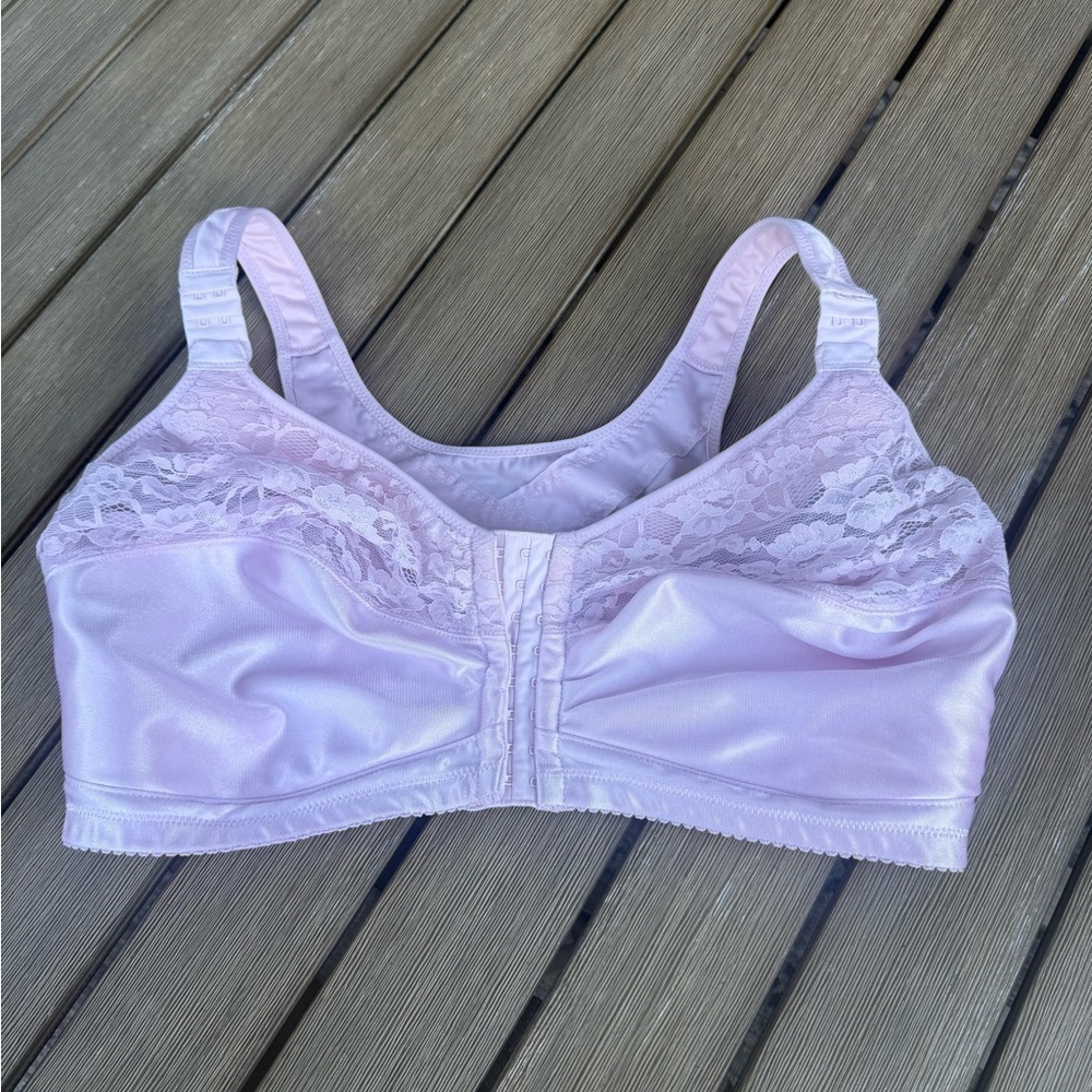 Comfort Choice Front-Close Bra (light pink color, size 42DDD)